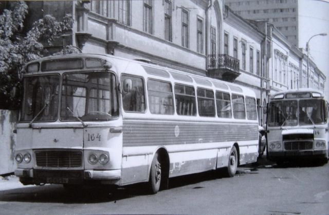 Stará Štúrova smerom od hotela Slovan k zimnému štadionu